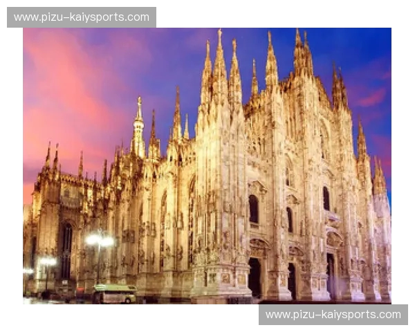 地中海蓝的狂想与翡冷翠的紫色交响：那不勒斯vs佛罗伦萨的灵魂博弈